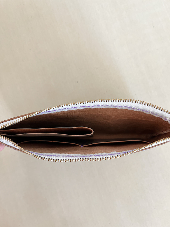 薄型の長財布　ポーチみたいな長財布　ツルッとした革　グレーの革　通帳入れにも 3枚目の画像