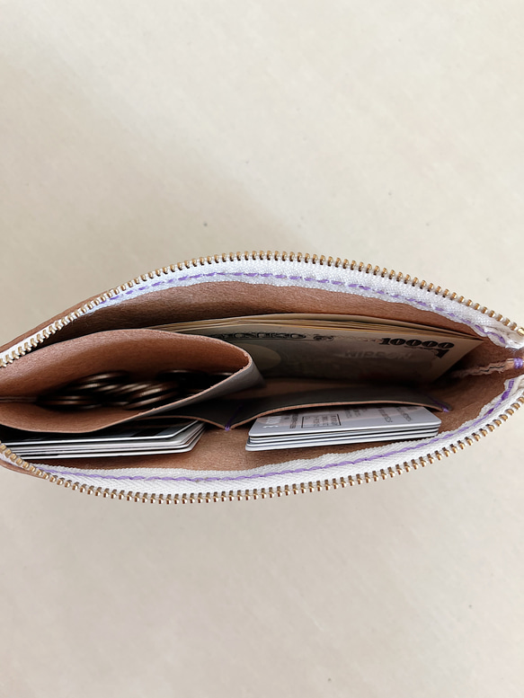 薄型の長財布　ポーチみたいな長財布　ツルッとした革　グレーの革　通帳入れにも 4枚目の画像