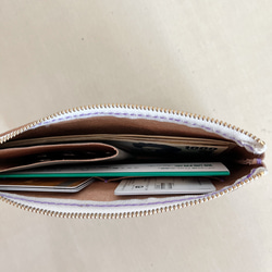 薄型の長財布　ポーチみたいな長財布　ツルッとした革　グレーの革　通帳入れにも 5枚目の画像