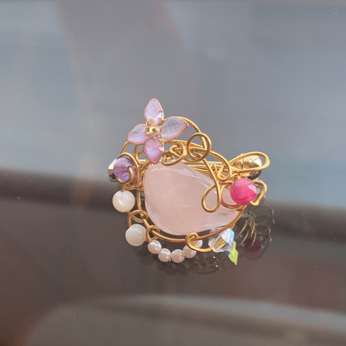 ワイヤーラッピングブローチ⭐︎ローズクォーツ ブローチ Feel Heart