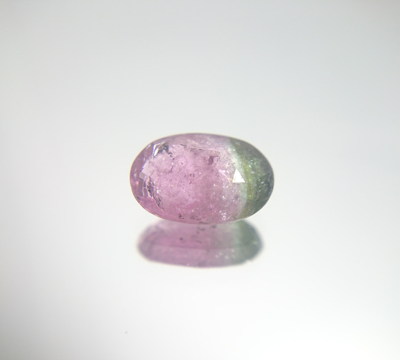 トルマリン 少し表面虹 バイカラートルマリン   1.3ct ⭐1840 天然石　ルース 6枚目の画像