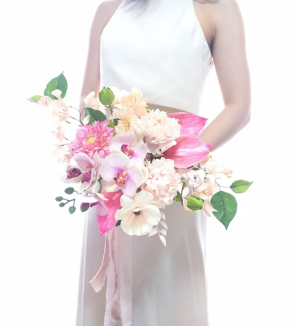〈ロズィール〉 アーティフィシャルフラワー　ウェディングブーケ　フォトウェディング　結婚式　韓国風ブーケ　ブラックドレス 3枚目の画像