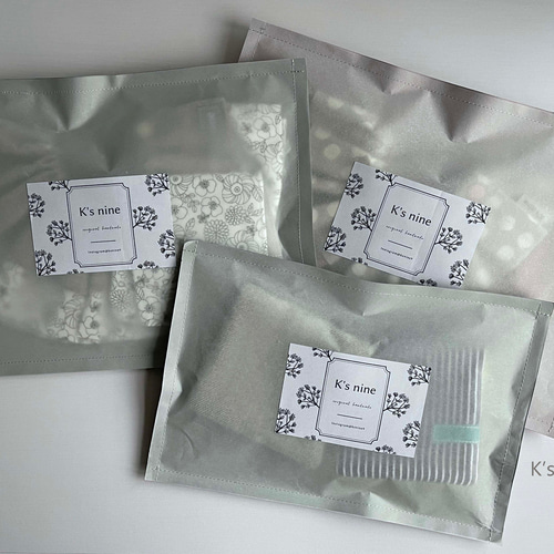 二段フリルのまんまるスタイ【 Paint circle &pale gray】 出産祝