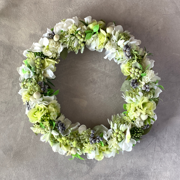 たっぷりの３種の実とグリーンのリース　アーティシャルフラワー　造花　通年　結婚祝い　ギフト　キャンドルホルダー 3枚目の画像