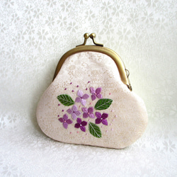 日本刺繍✳紫陽花＊絹のがま口ミニ財布・キーケース◆生成り◆刺繍 手刺繍 伝統工芸 ギフト 母の日 6枚目の画像