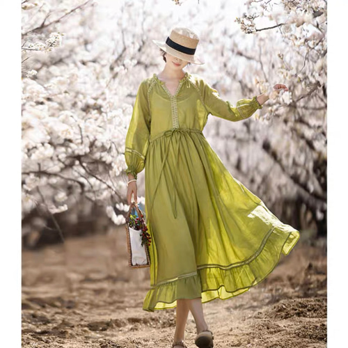 フレッシュな色合いと程よいレースとフリル Vネックロングワンピース