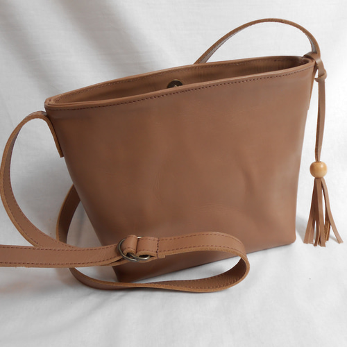 お散歩に最適！モカ茶色の小さなショルダーバッグ ショルダーバッグ