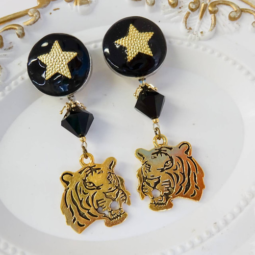 虎と星 ゴールデンタイガー トラ ピアス イヤリング モノトーン