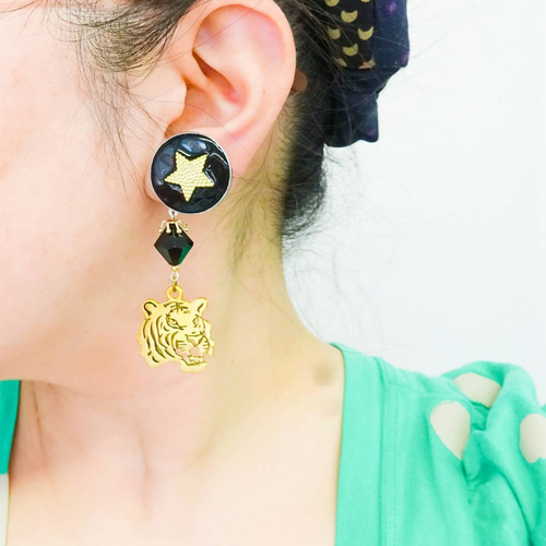 虎と星 ゴールデンタイガー トラ ピアス イヤリング モノトーン 干支