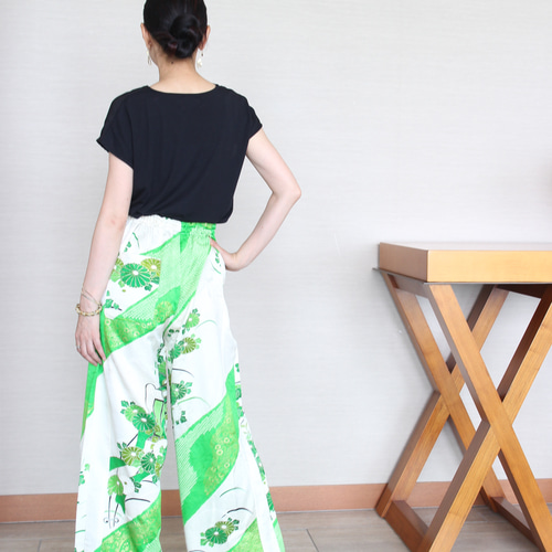 着物リメイク 花柄フレアキュロット ネイビーと赤( ´∀`)(古布 着物リメイク 花柄フレアキュロット ネイビーと赤( ´∀`)(古布