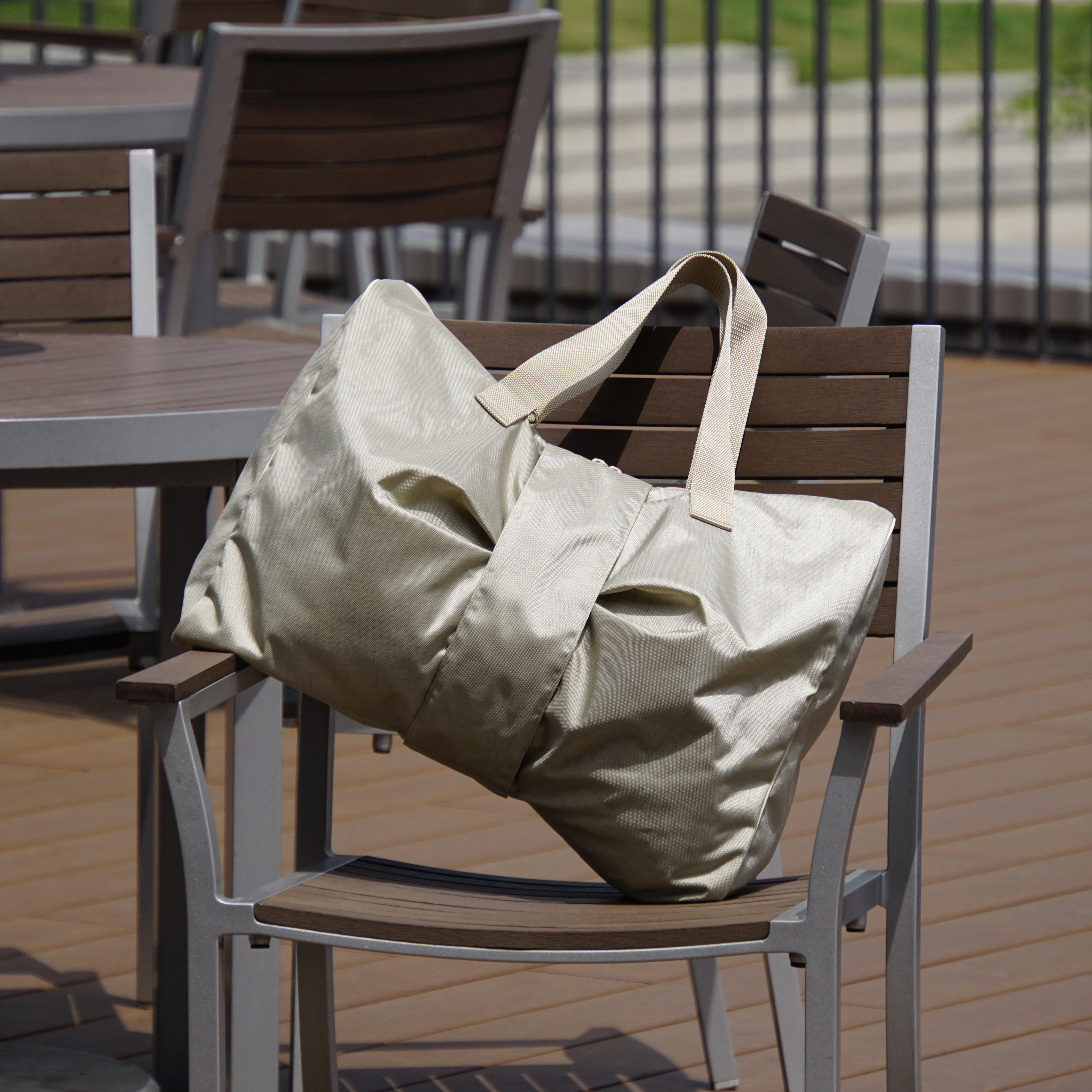 ⭐︎SALE⭐︎ナイロンのリボンボストンバッグ【シャンパンゴールド】