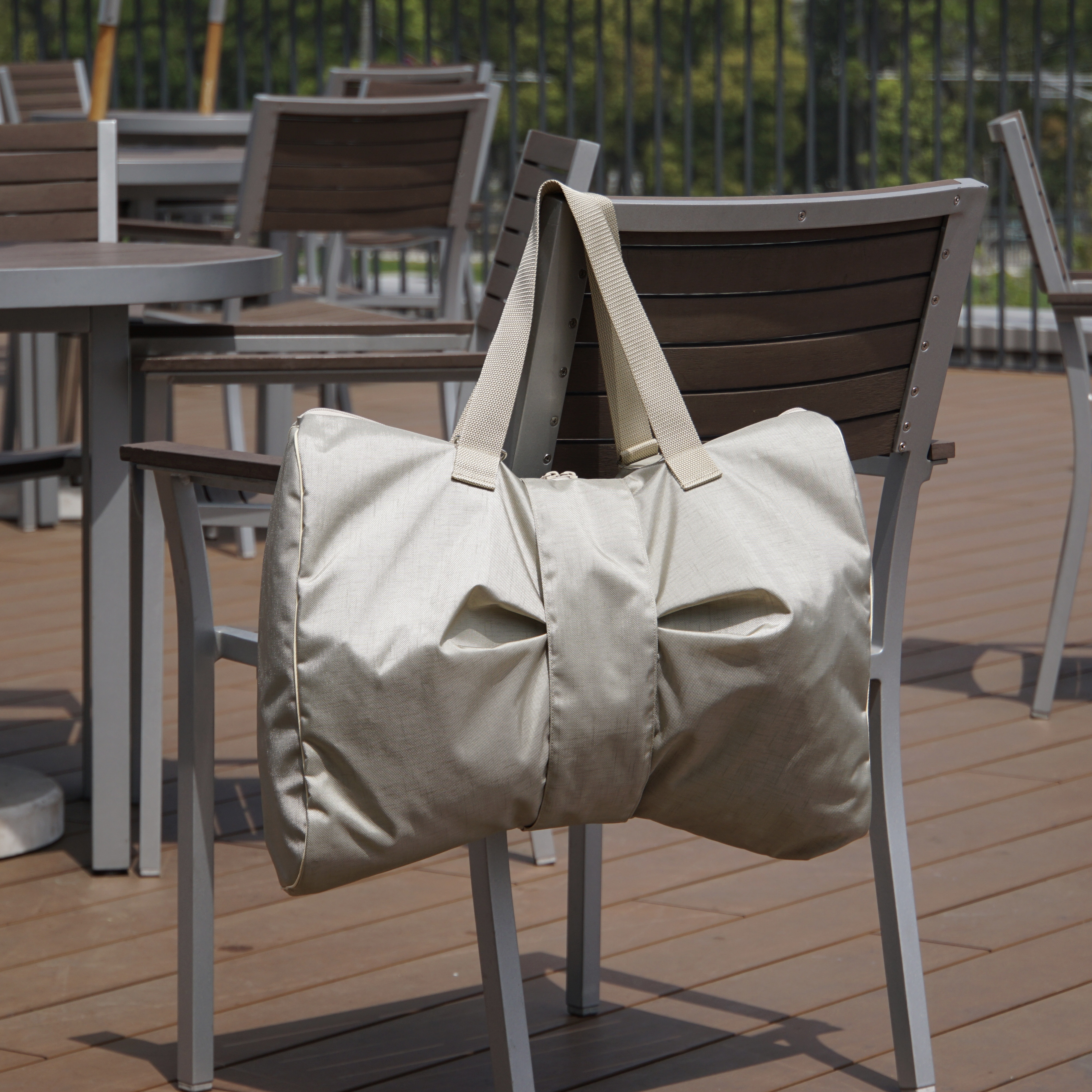 ⭐︎SALE⭐︎ナイロンのリボンボストンバッグ【シャンパンゴールド】