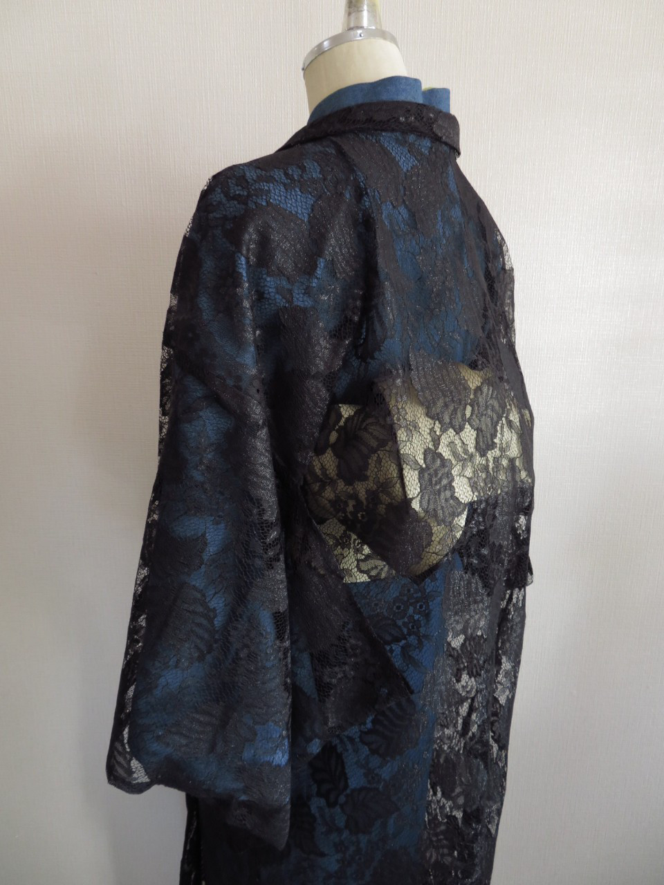 ２着限定　オートクチュールドレスで使用する日本製高級レースで作製した、とても繊細ですスタイリッシュな柄が魅力の長羽織