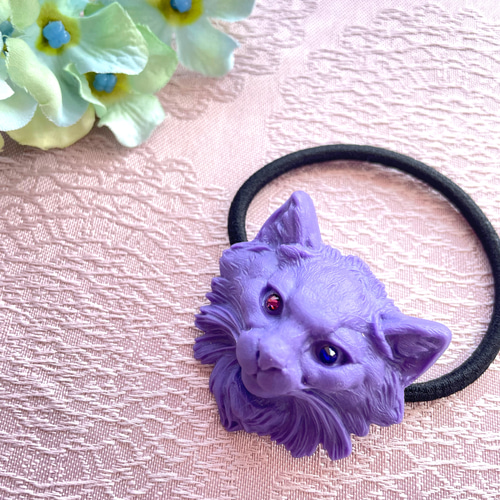ネコのヘアゴム（紫） オッドアイ 猫 ねこ 個性的 ギフト プレゼントに