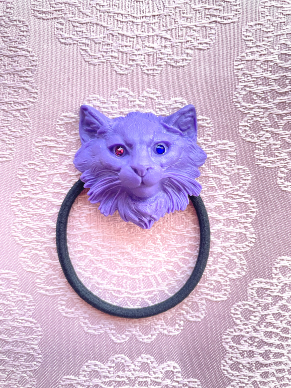 ネコのヘアゴム（紫） オッドアイ 猫 ねこ 個性的 ギフト プレゼントに