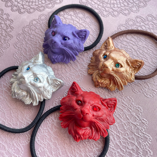 ネコのヘアゴム（紫） オッドアイ 猫 ねこ 個性的 ギフト プレゼントに