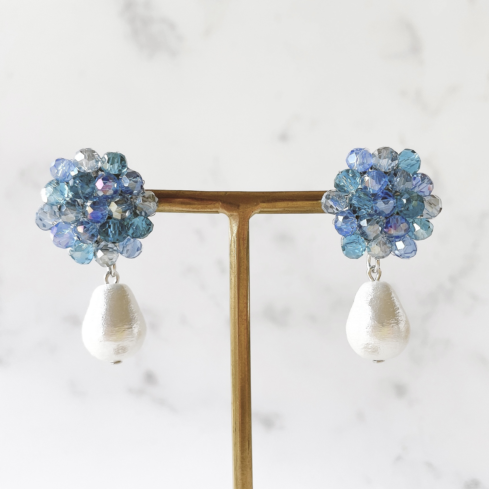 あじさい色のガラスビーズピアス/イヤリング コットンパール 紫陽花