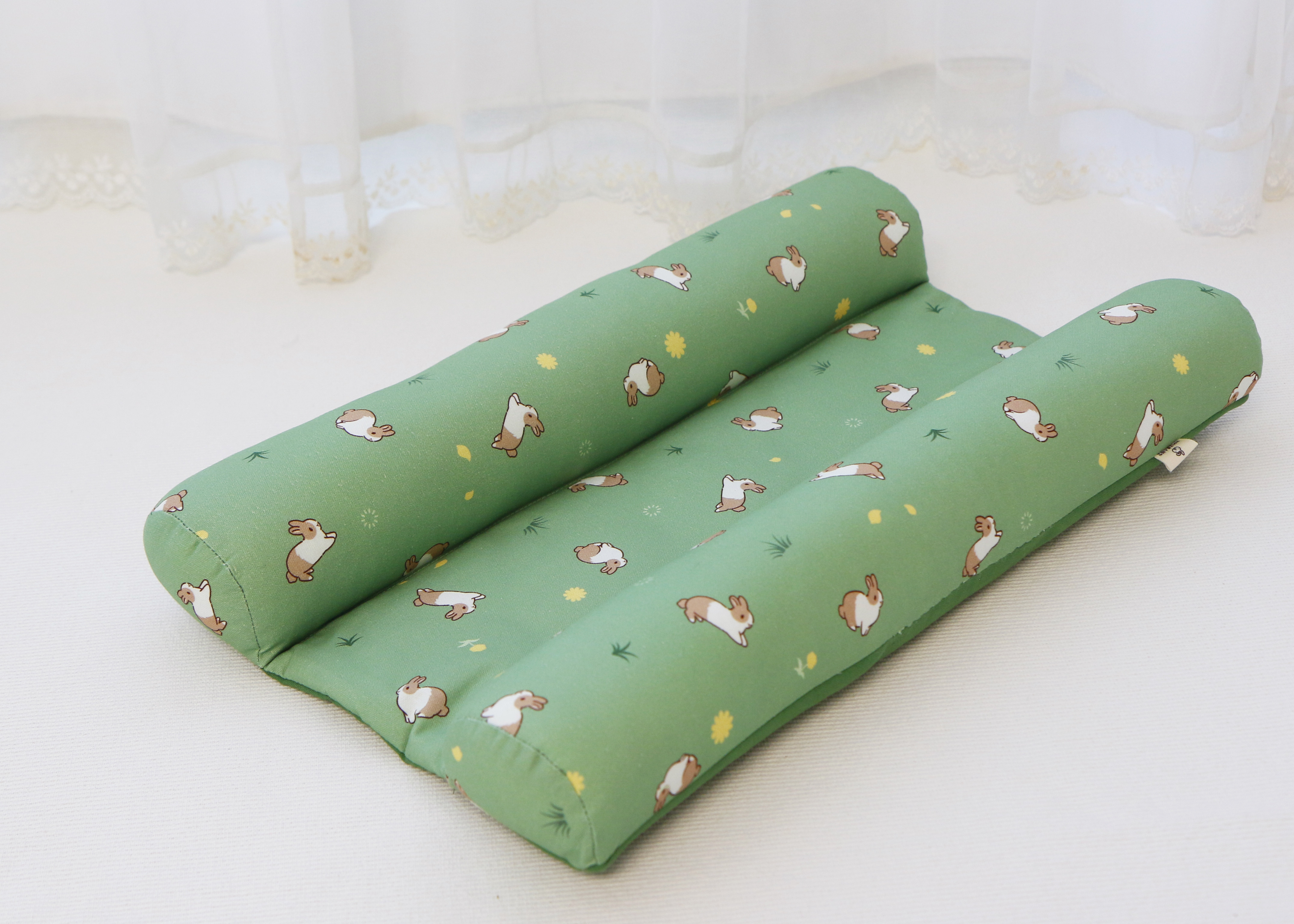 うさぎちゃんのぎゅうぎゅうベッド :緑のウサギ クッション・ベッド