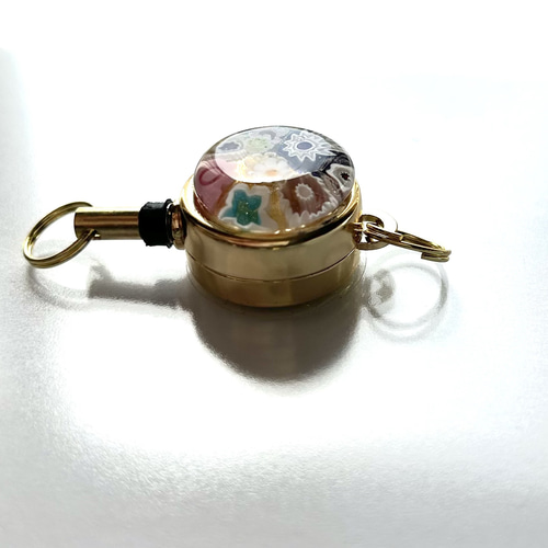 ベネチアンガラスミルフィオリのピルケースとリール付きキーホルダーの