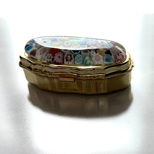 ベネチアンガラスミルフィオリのピルケースとリール付きキーホルダーの