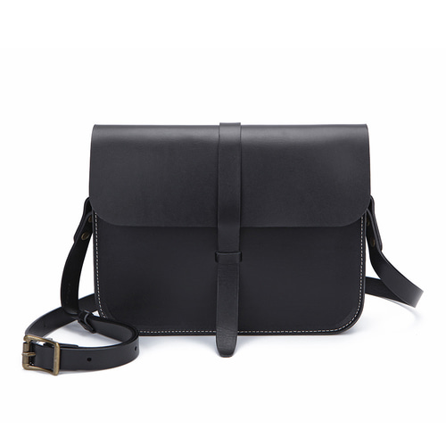 黒レザーショルダーバッグ フロントポケット付き ショルダーバッグ バッグ 「A4サイズ対応」フロントポケットスクエア