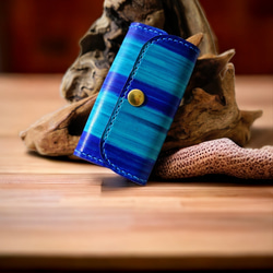 2色のカラーで彩る海色のレザーキーケース  レザーキーケース  ブルー 海 空 3枚目の画像
