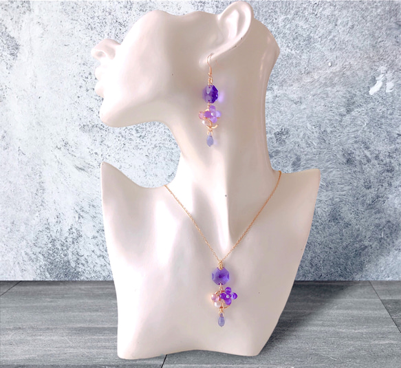 雨の日 紫陽花の雫ピアス／イヤリング　ブルーバイオレット 5枚目の画像
