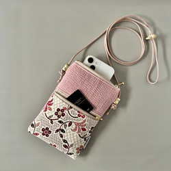 【受注制作】レトロフラワー＆イブルキルトのスマホポシェット/トワ・エ・モァⅢ  ♦ギフトにおすすめ♦ 2枚目の画像