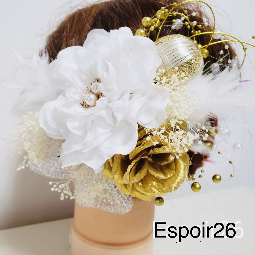 26 髪飾り　成人式　結婚式　卒業式　ヘアーアクセサリー　白　金　ゴールド