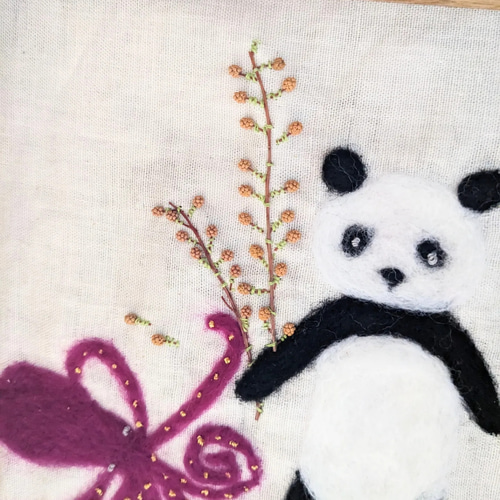 羊毛絵画 羊毛刺繍と植物シリーズ 「タコパンダとミモザ」壁掛け