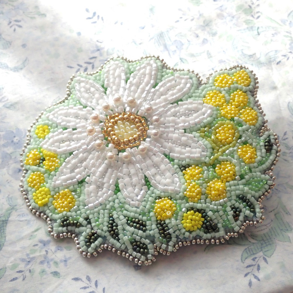 ビーズブローチ☆ミモザとマーガレットの花束☆