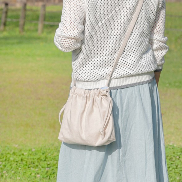 fofofofa ホワイト巾着バッグ 完売 帆布の巾着バッグ☆サコッシュ☆オフホワイト 巾着バッグ a.y.