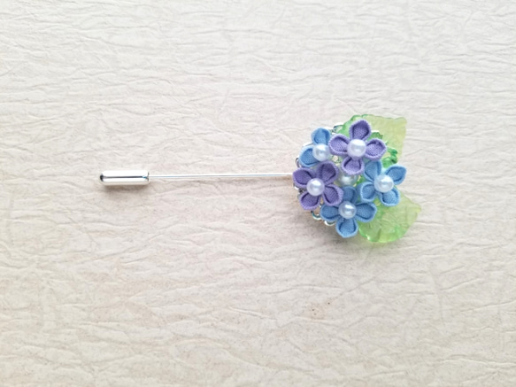 アジサイのブローチ　ピンブローチ　スティックピン　つまみ細工　　紫陽花ハンドメイド2023 5枚目の画像