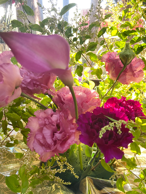 【母の日ギフト2024】デザイナーにおまかせ国産花材の花束✳︎送料差額、クール便料金負担いたします 4枚目の画像