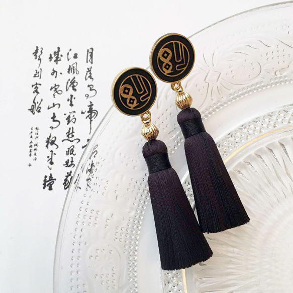 チャイナ　ピアス　福　タッセル　ブラック　中華　中国　シノワズリ　耳飾り　14KGF/14KGP 1枚目の画像