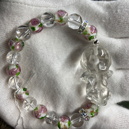 水晶天使、ヒマラヤ水晶(アイリスクォーツ)、トンボ玉ガラス(薔薇