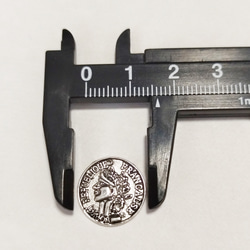 【4個】合金チャーム コイン 硬貨 アンティークシルバー アクセサリーパーツ 3枚目の画像
