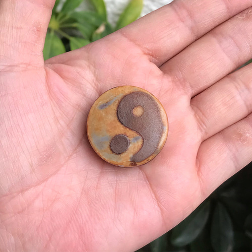 ユッキー瑪瑙　陰陽太極天珠　9-228 陰陽太極天珠 太極天珠 丸型天珠 天珠 瑪瑙 アゲート 天然石 天然石 虹