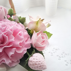 ❁裝滿粉色康乃馨和粉紅色花朵的可愛粘土花籃❁ 第11張的照片