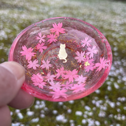 レジンで作った猫と桜満開の小皿or小物入れ 1枚目の画像