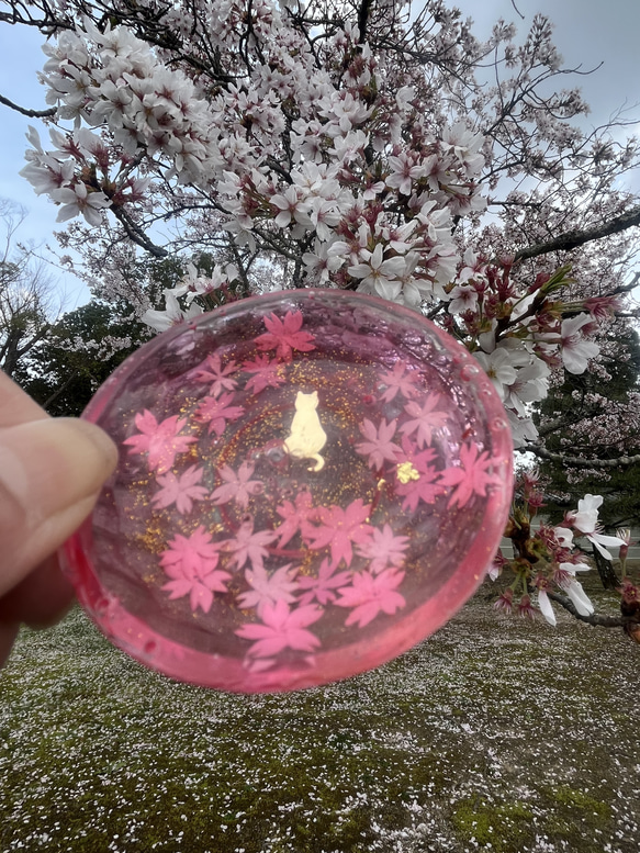 レジンで作った猫と桜満開の小皿or小物入れ 4枚目の画像