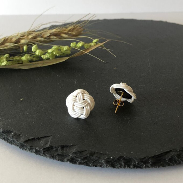 再販◆Mizuhiki◆水引ピアス×梅結び◆白 3枚目の画像