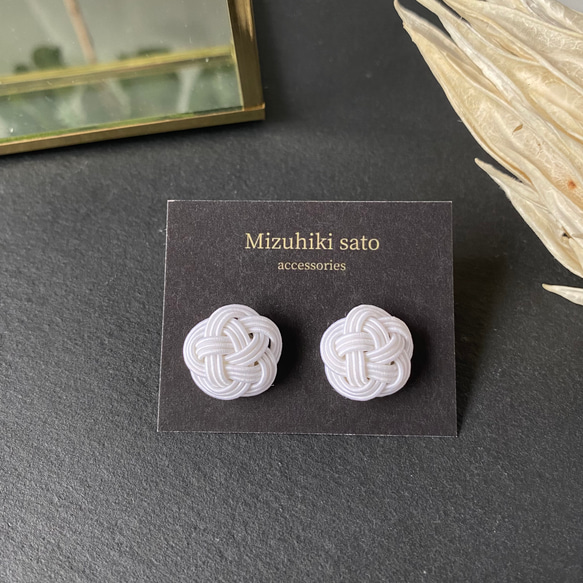 再販◆Mizuhiki◆水引ピアス×梅結び◆白 2枚目の画像