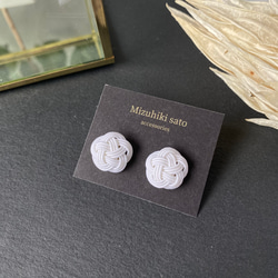 再販◆Mizuhiki◆水引ピアス×梅結び◆白 1枚目の画像