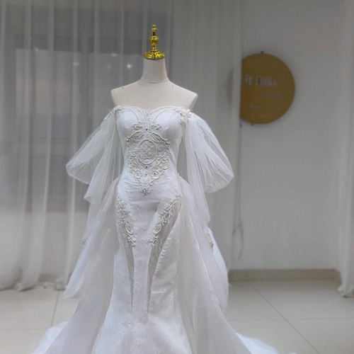 華やか ウエディングドレス マーメイドライン ロングトレーン 繊細  