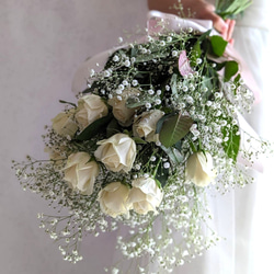生花でも！ドライでも！両手いっぱいの白薔薇とかすみ草のブーケ