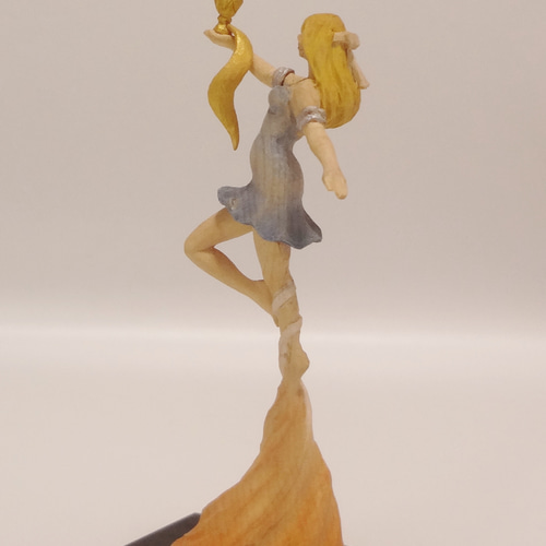 木彫刻 アート『 聖杯 』 芸術 アート 女性 ハンドメイド 松 手彫り