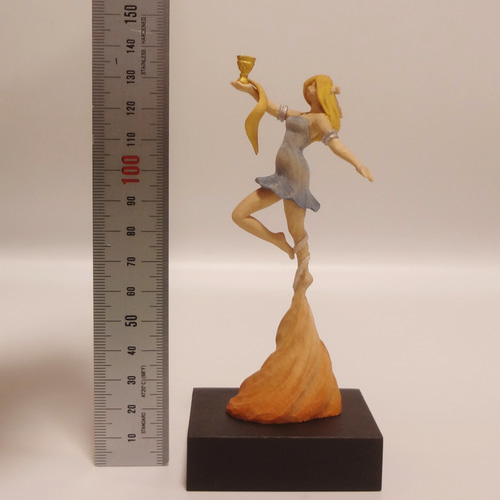 木彫刻 アート『 聖杯 』 芸術 アート 女性 ハンドメイド 松 手彫り
