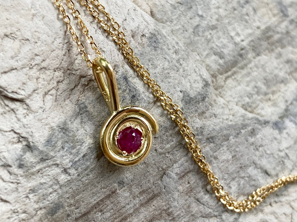 K18 Gold+Pink Spinel◆18金 天然ピンクスピネル渦巻きペンダントトップ 6枚目の画像