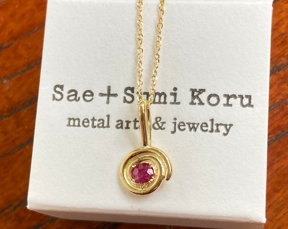 K18 Gold+Pink Spinel◆18金 天然ピンクスピネル渦巻きペンダントトップ 4枚目の画像